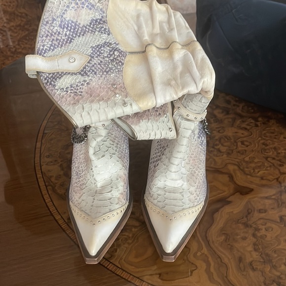 - Steve Madden boots - Picture 3 of 7